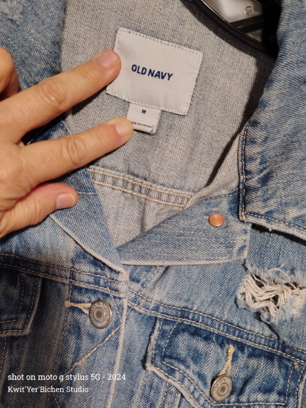 Old Navy distressed denim jacket sz 4 - Picture 2 of 3